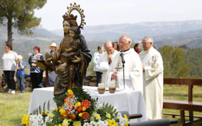 Mare de Déu de les Pinyeres: Un Viaje Sagrado hacia la Devoción Catalana