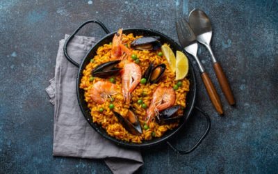 Explorando la Paella: Un Viaje Culinario por la Tradición Española con Maridajes Vinícolas Exquisitos